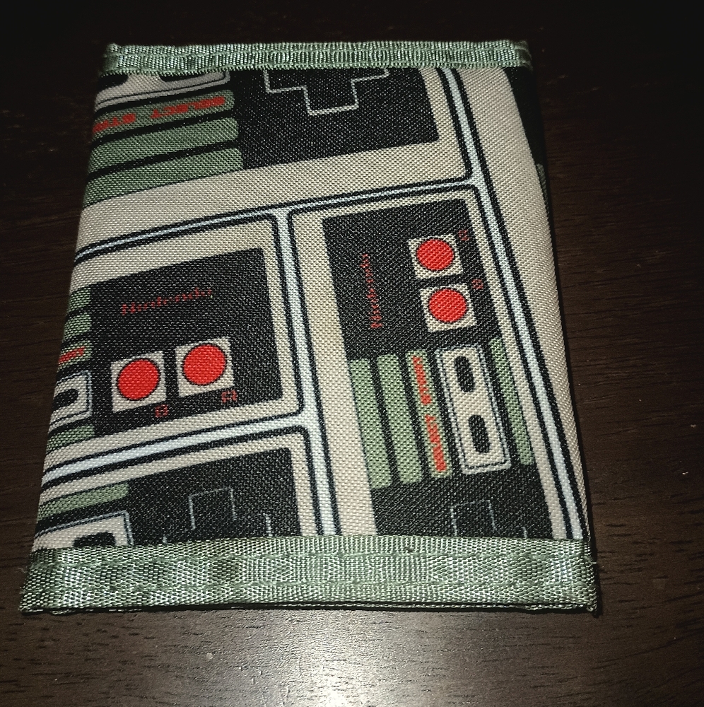 Bioworld Nintendo Controller Trifold Wallet - Picture 6 of 6
